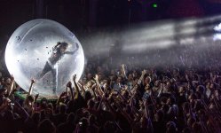 wayne-coyne-bubble.jpg